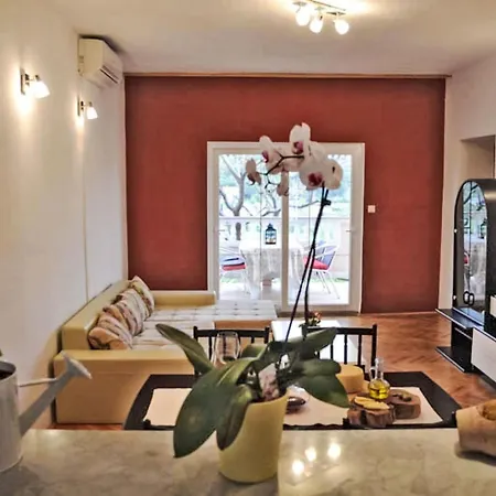 Beg-2 By Interhome شقة